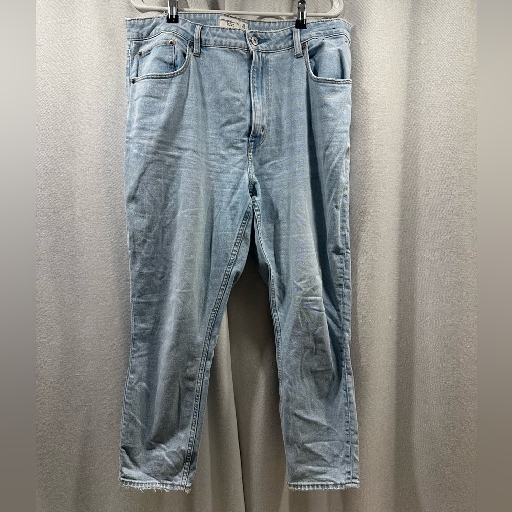 Abercrombie & Fitch Light Wash Relaxed Women's Jeans
